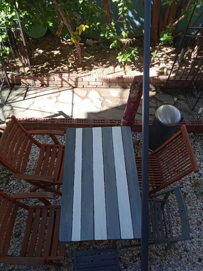 Apartment With Barbecue 1 Km Beach Афины Экстерьер фото